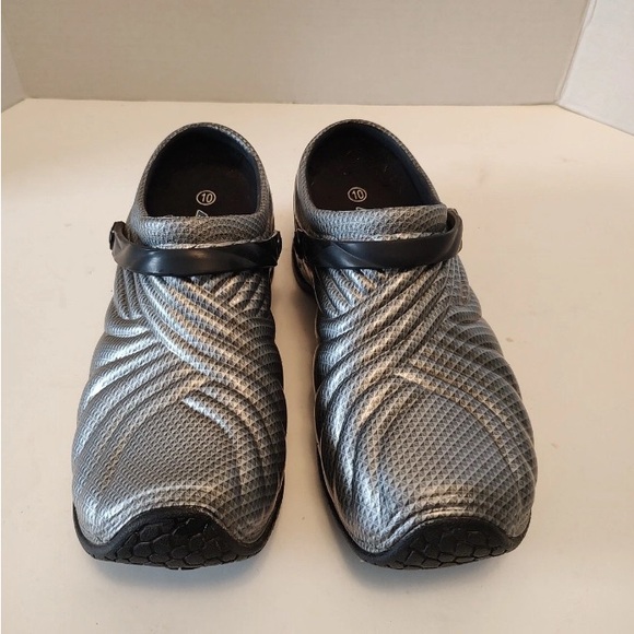 Shoes - Dickies gray zigzag nursing shoes clogs size 10 backstrap